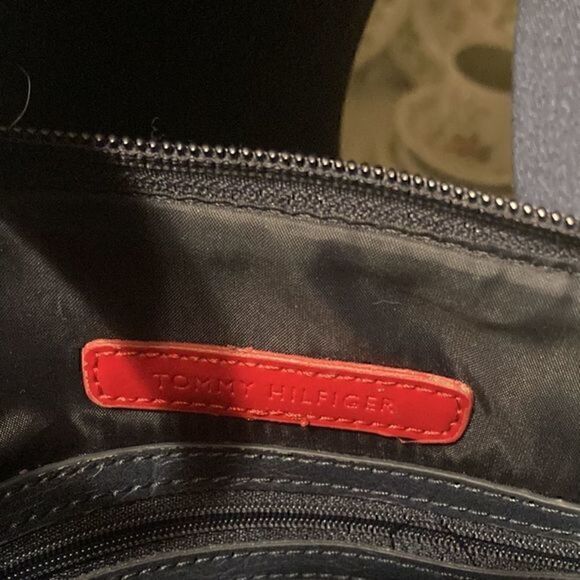 Tommy Hilfiger crossbody     - Picture 6 of 10